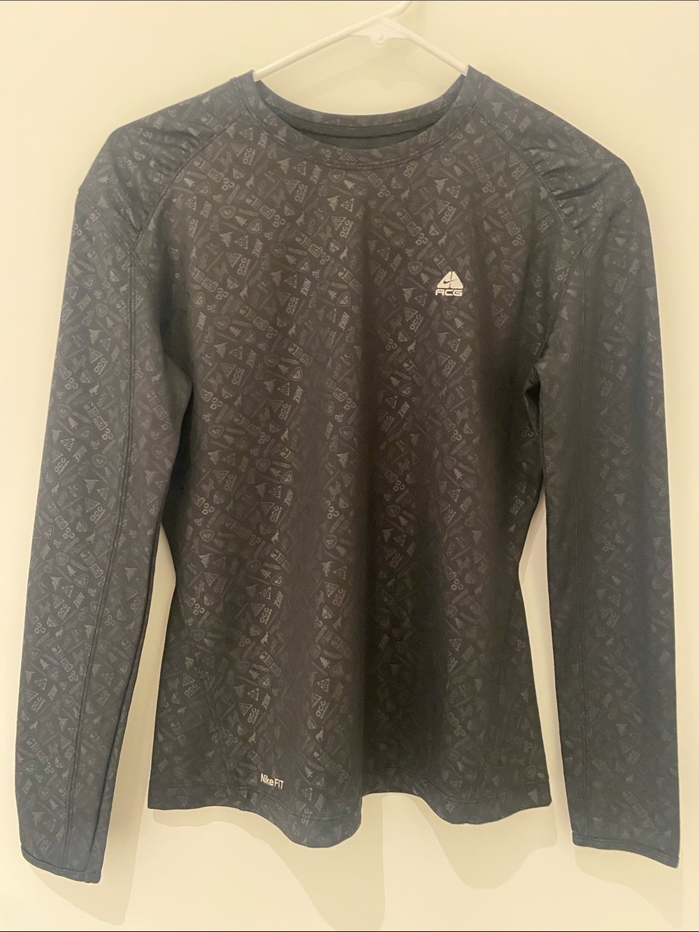 Nike Women’s Fit Dry Activewear Long Sleeve Crewneck Pullover Top Black S
